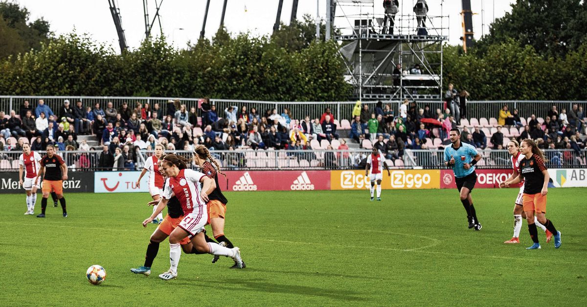 De eredivisie vrouwen was voor het eerst live op tv, tussen de mannen door NRC