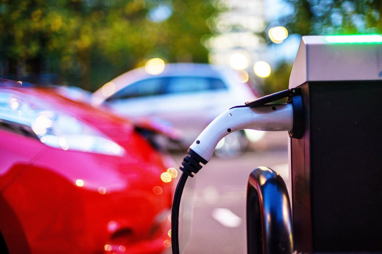 Voor volledig elektrische auto's tot 50.000 euro geldt een gunstig bijtelling-tarief.