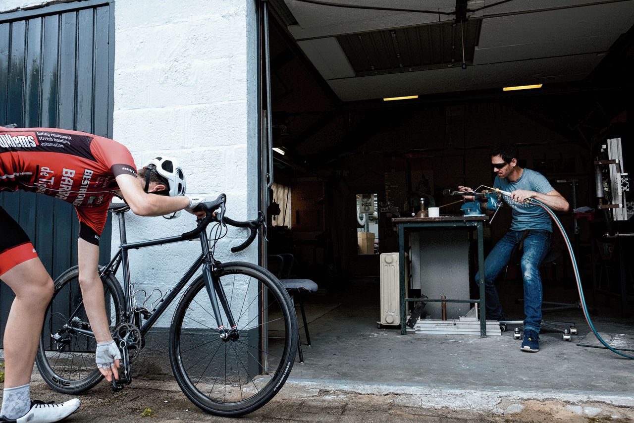 Fietsmaker Alex de Kraker is met zijn St Joris Cycles in Eindhoven een eenpitter.