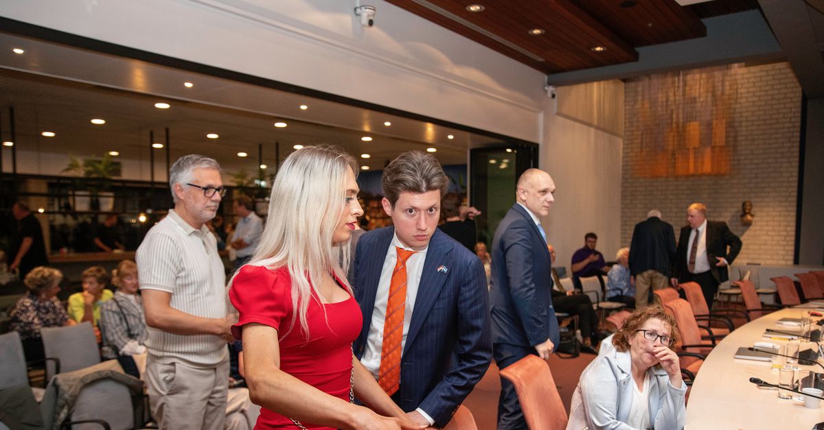 Jong, rechts en op ramkoers met de asielminister: in Oldebroek en Maassluis wordt de spreidingswet actief tegengewerkt