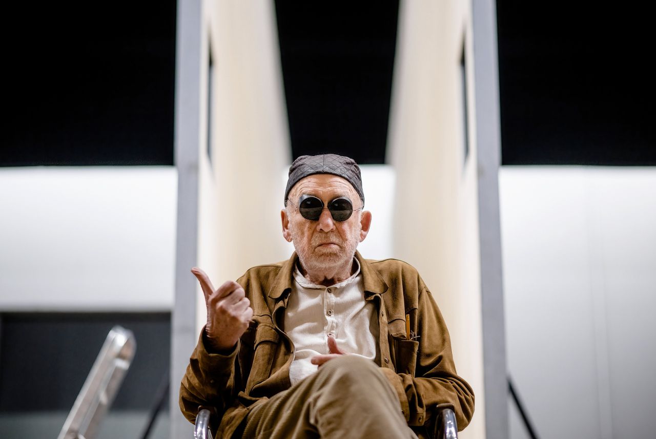 Acteur Hans Croiset (86) bereidt zich voor op de eerste voorstelling van de reprisetournee van ‘Eindspel’, waarmee hij na bijna zeventig jaar afscheid neemt van het toneel.
