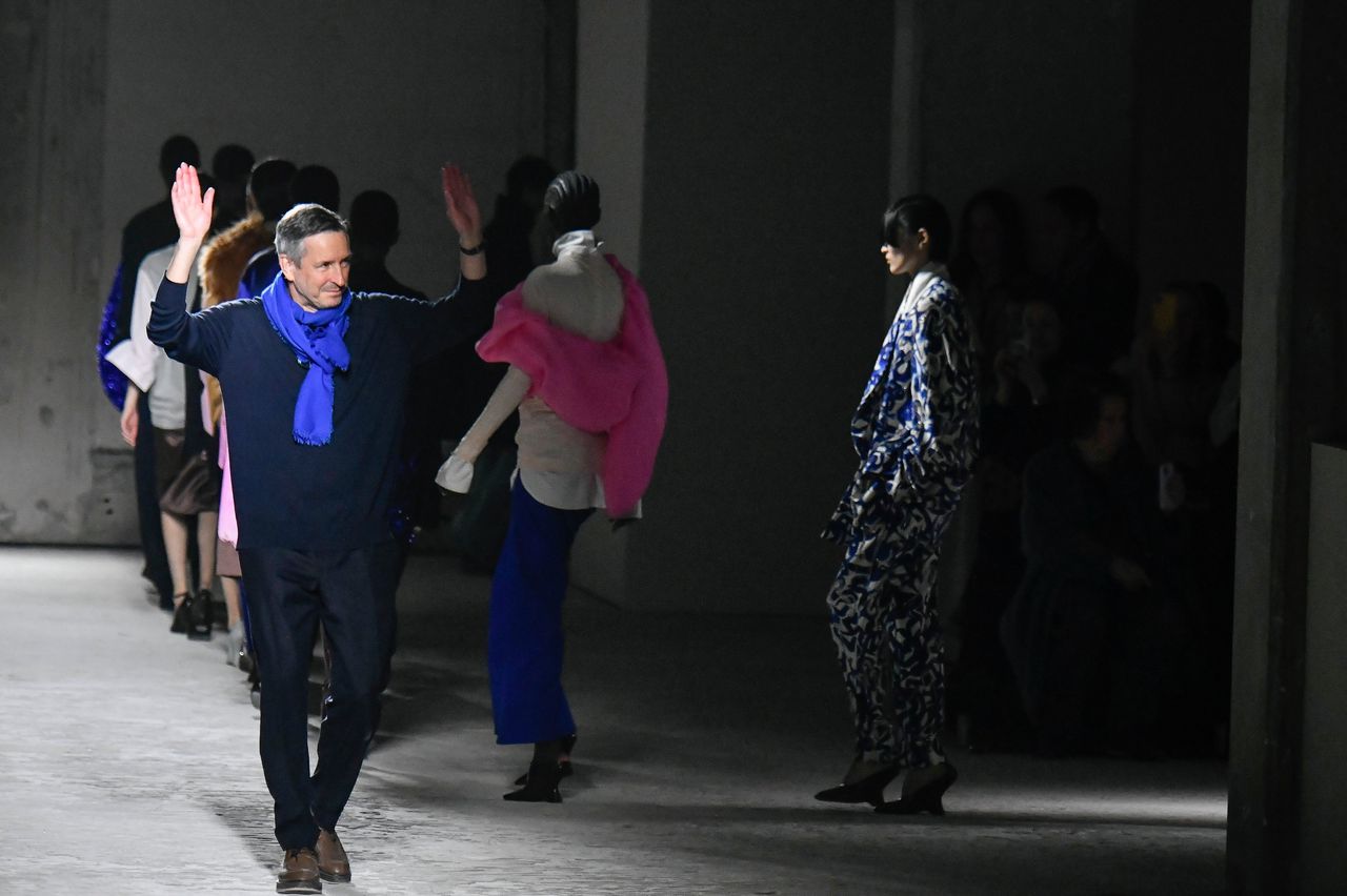 Na 38 jaar stopt modeontwerper Dries Van Noten bij zijn eigen bedrijf 
