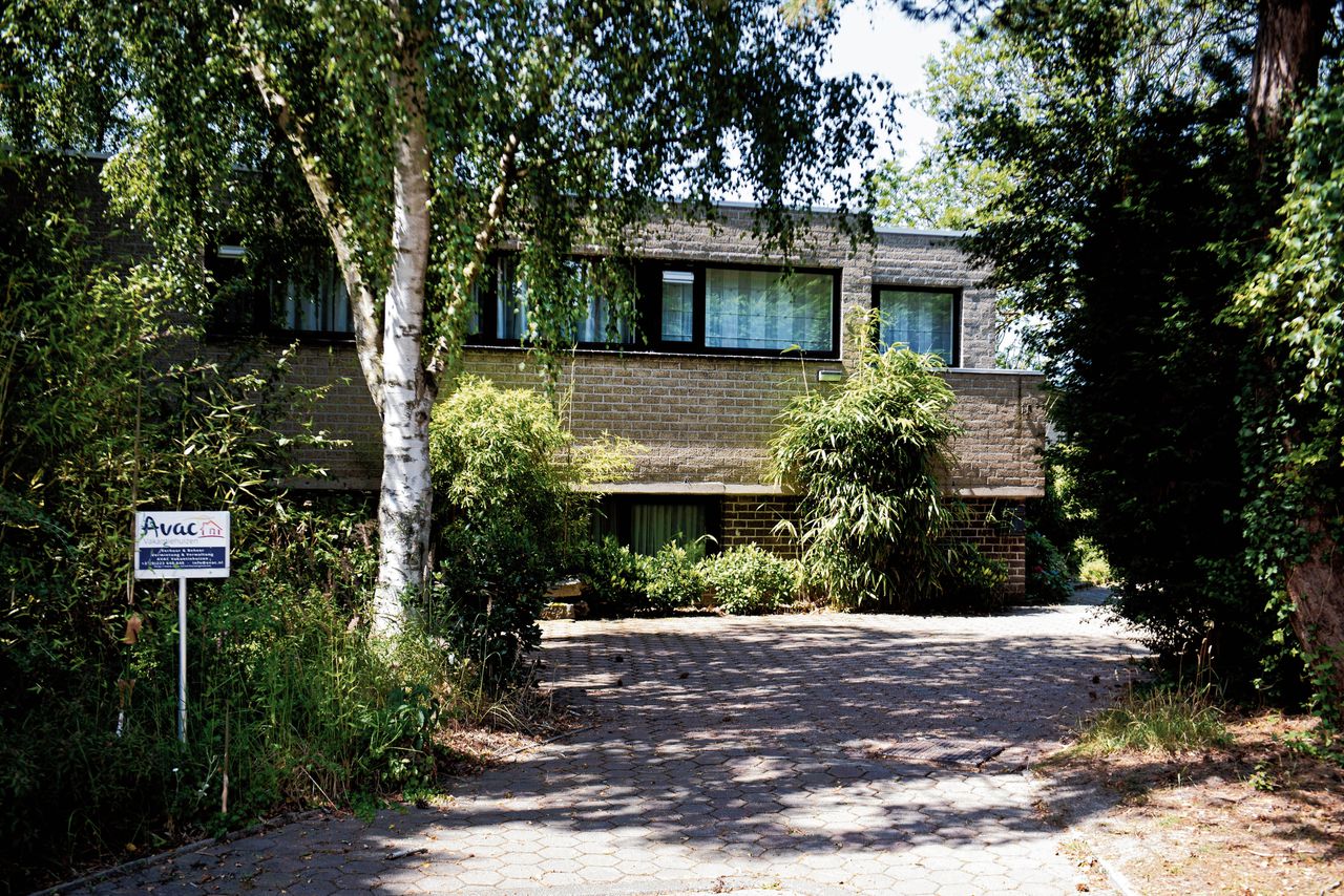 Het vrijstaande huis aan de Linieweg in Den Helder dat omwonenden razendsnel opkochten. Het COA wilde hier maximaal zestien alleenstaande vluchtelingenkinderen met begeleiders huisvesten.