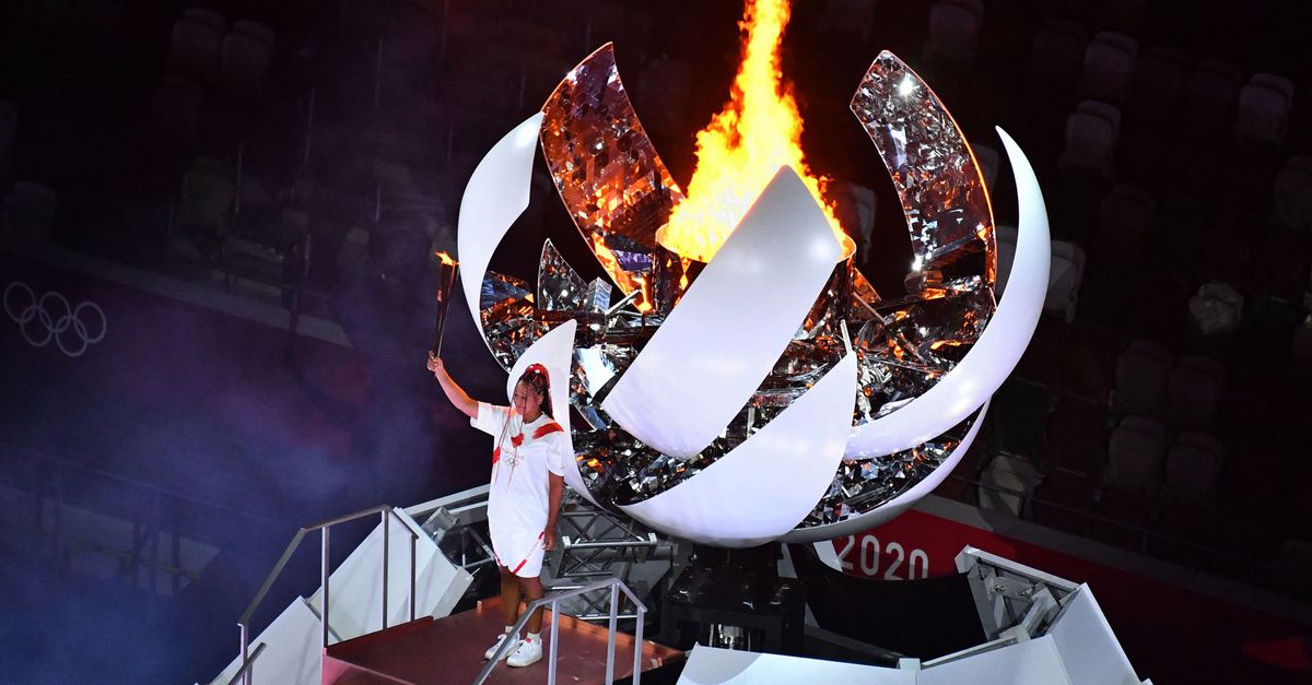 Vlieger Observatorium ik klaag Tennisser Naomi Osaka steekt het olympisch vuur aan - NRC