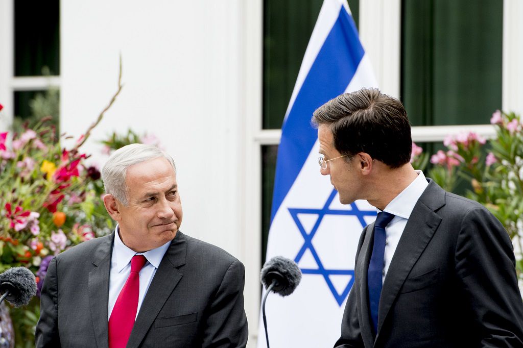 Premier Rutte (rechts) dinsdagmiddag bij het Catshuis met zijn Israëlische ambtgenoot Netanyahu.