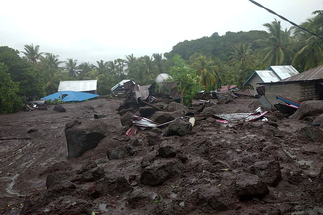 Ruim veertig doden bij overstromingen Indonesisch eiland Flores 