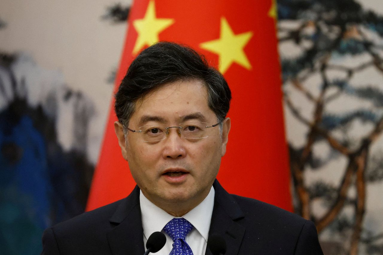 ‘Verdwenen buitenlandminister van China ontslagen vanwege affaire en buitenechtelijk kind’ 