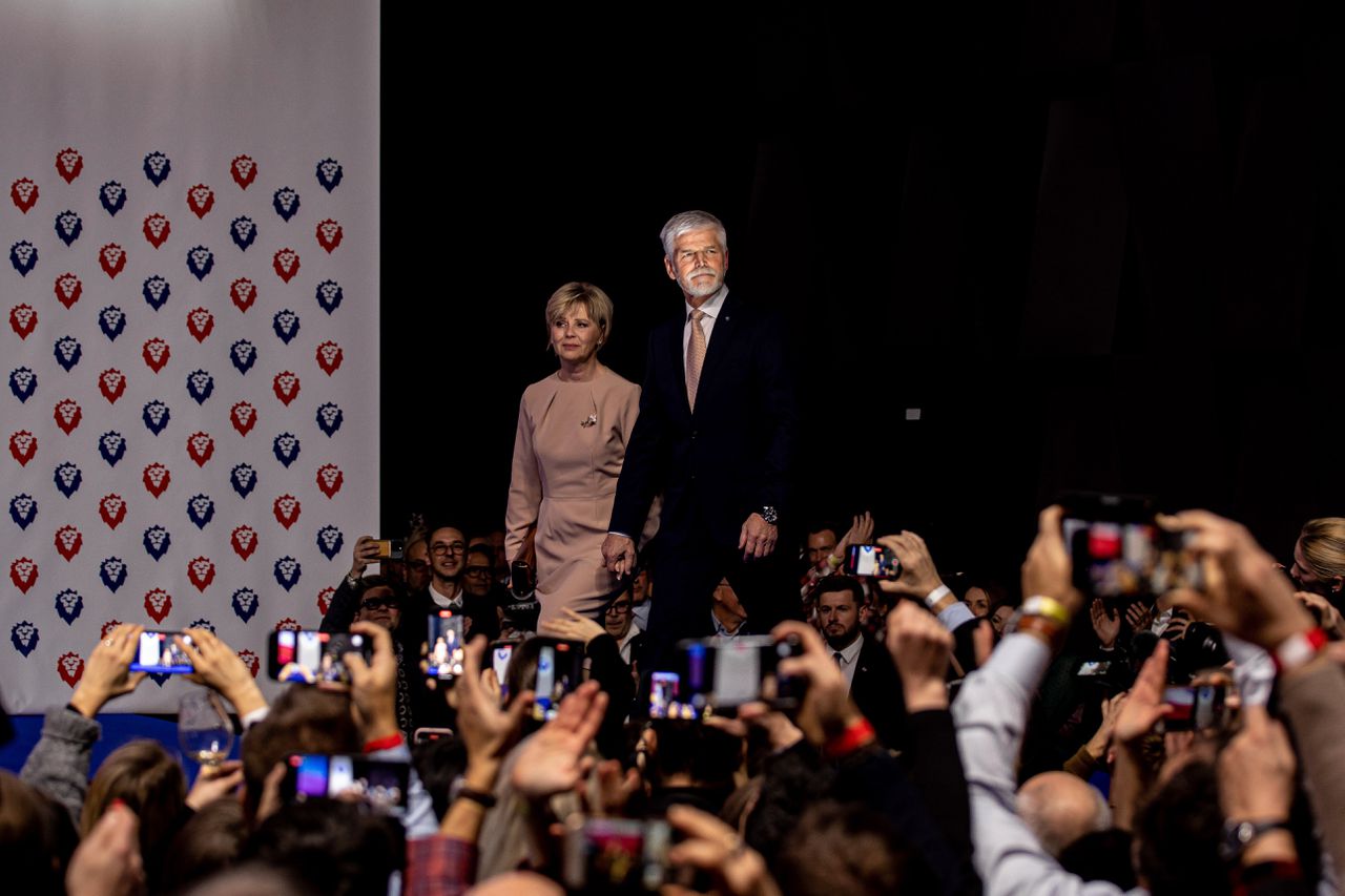Petr Pavel arriveert op zijn hoofdkwartier in Praag voor een toespraak tijdens de tweede ronde van de Tsjechische presidentsverkiezingen.