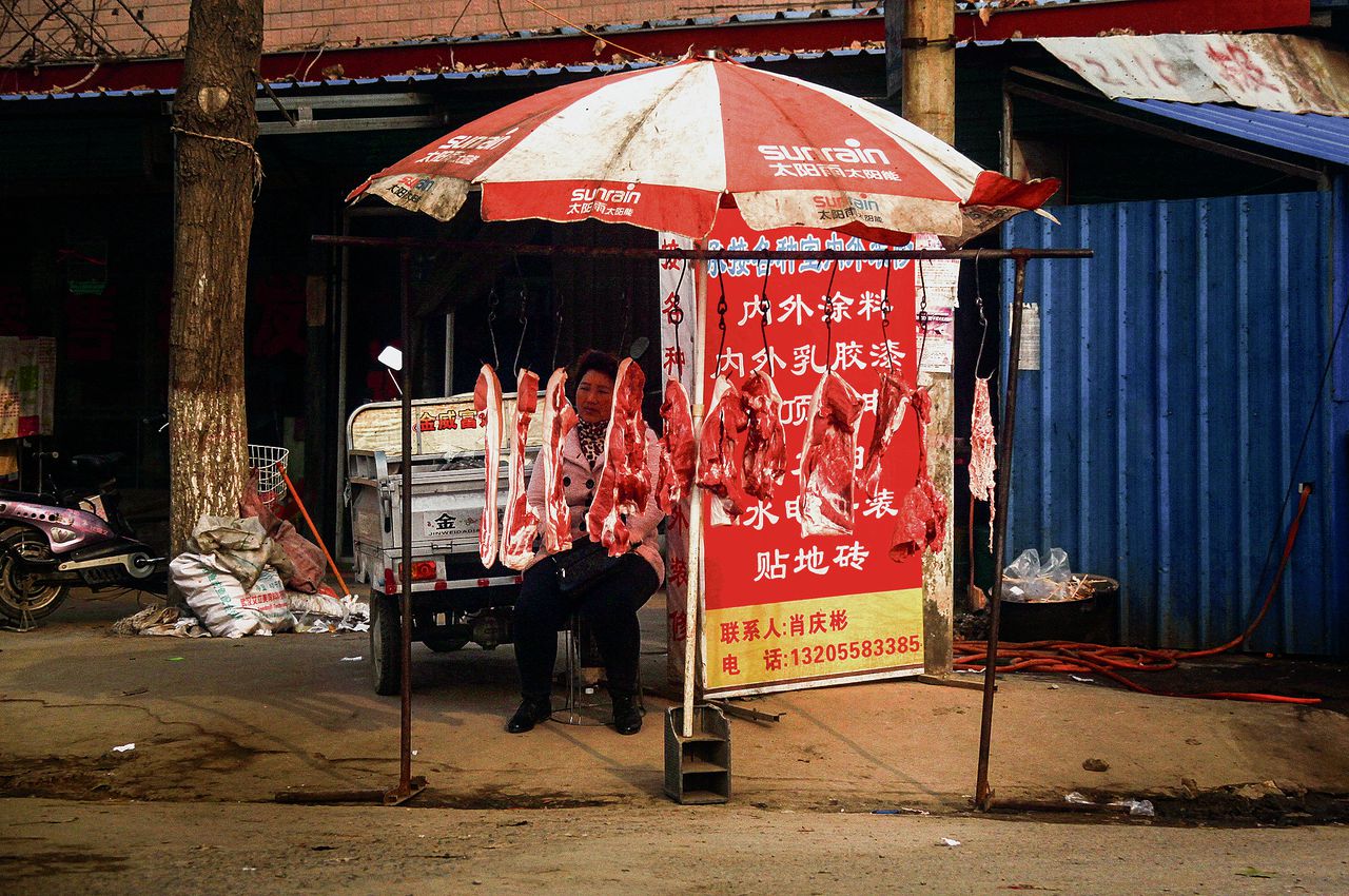  Varkensvleesmarkt in Tianying, in de provincie Anhui.