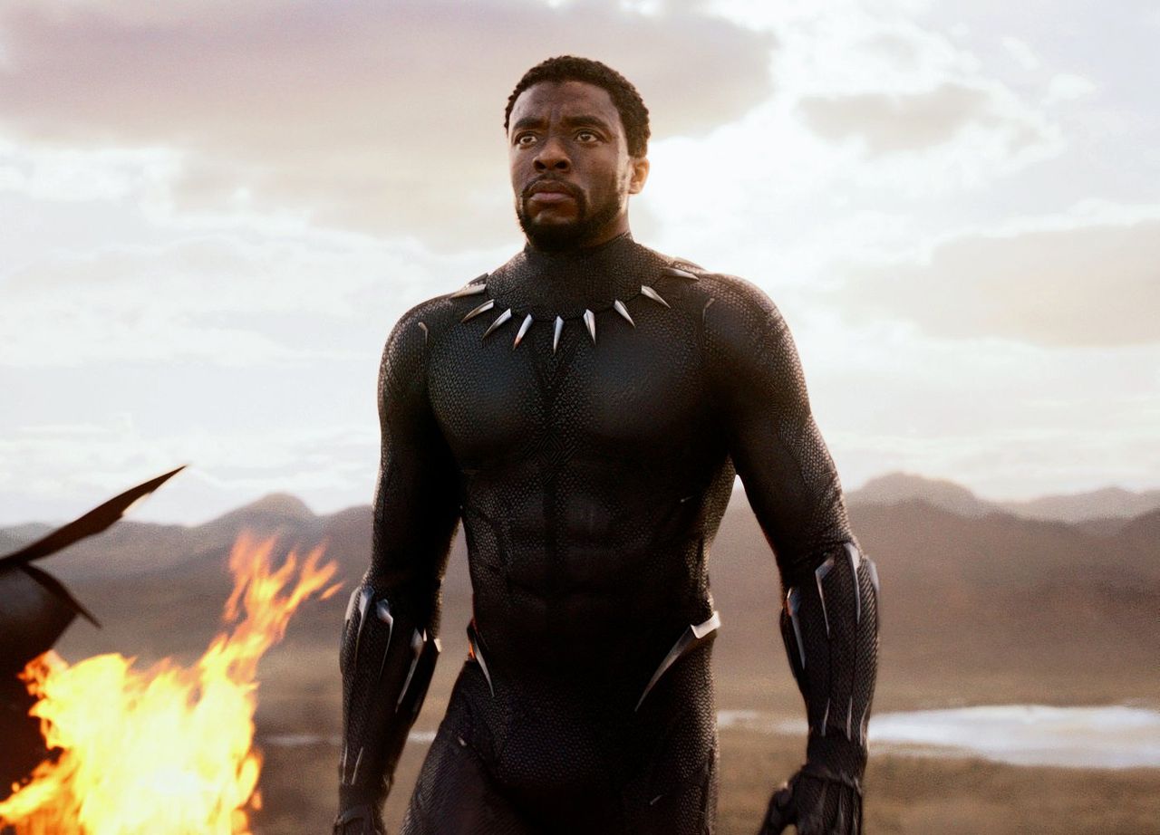 Chadwick Boseman als superheld Black Panther.