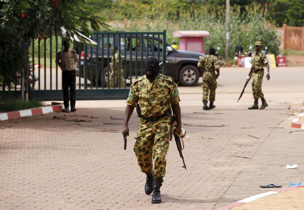 Leden van de presidentiële garde in Burkina Faso, is het voorstel gedaan zich te ontwapenen. De elite-eenheid kan dan vrijuit gaan.