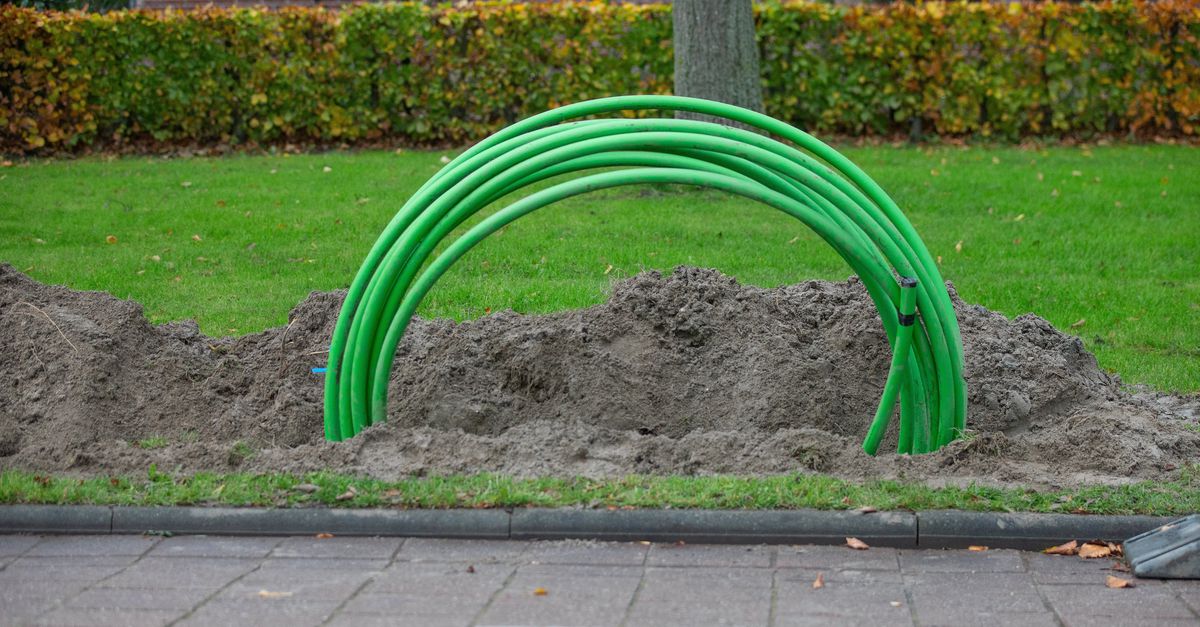 kpn versnelt aanleg glasvezel naar 10 000 woningen per week nrc