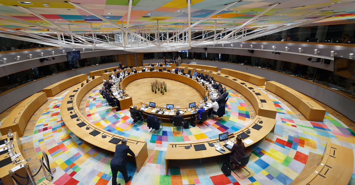 Europa wil Zelensky helpen, maar niet meedoen aan Orbáns verkiezingsshow