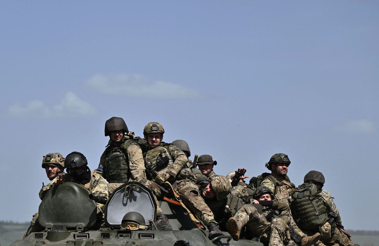 Verzwakte Oekraïense eenheden staan tegenover Russische overmacht en moeten terrein prijsgeven 