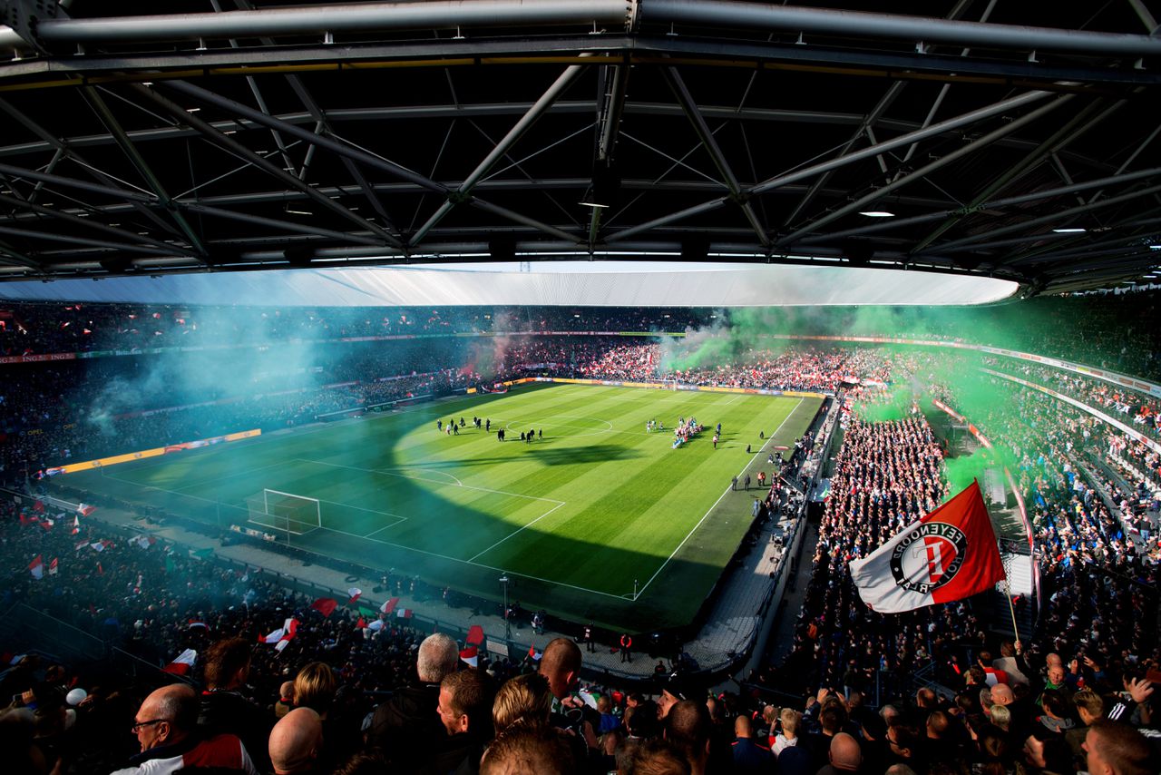 Sinds 1937 speelt Feyenoord in de Kuip. Op de foto de wedstrijd tussen Feyenoord en Ajax in 2016.