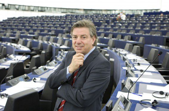 Europarlementariër Toine Manders heeft zijn lidmaatschap van de VVD inmiddels opgezegd, aldus 50Plus.
