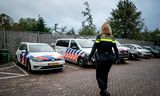Politieagent Thessa gaat op patrouille in de omgeving van bureau Overbosch in Den Haag.