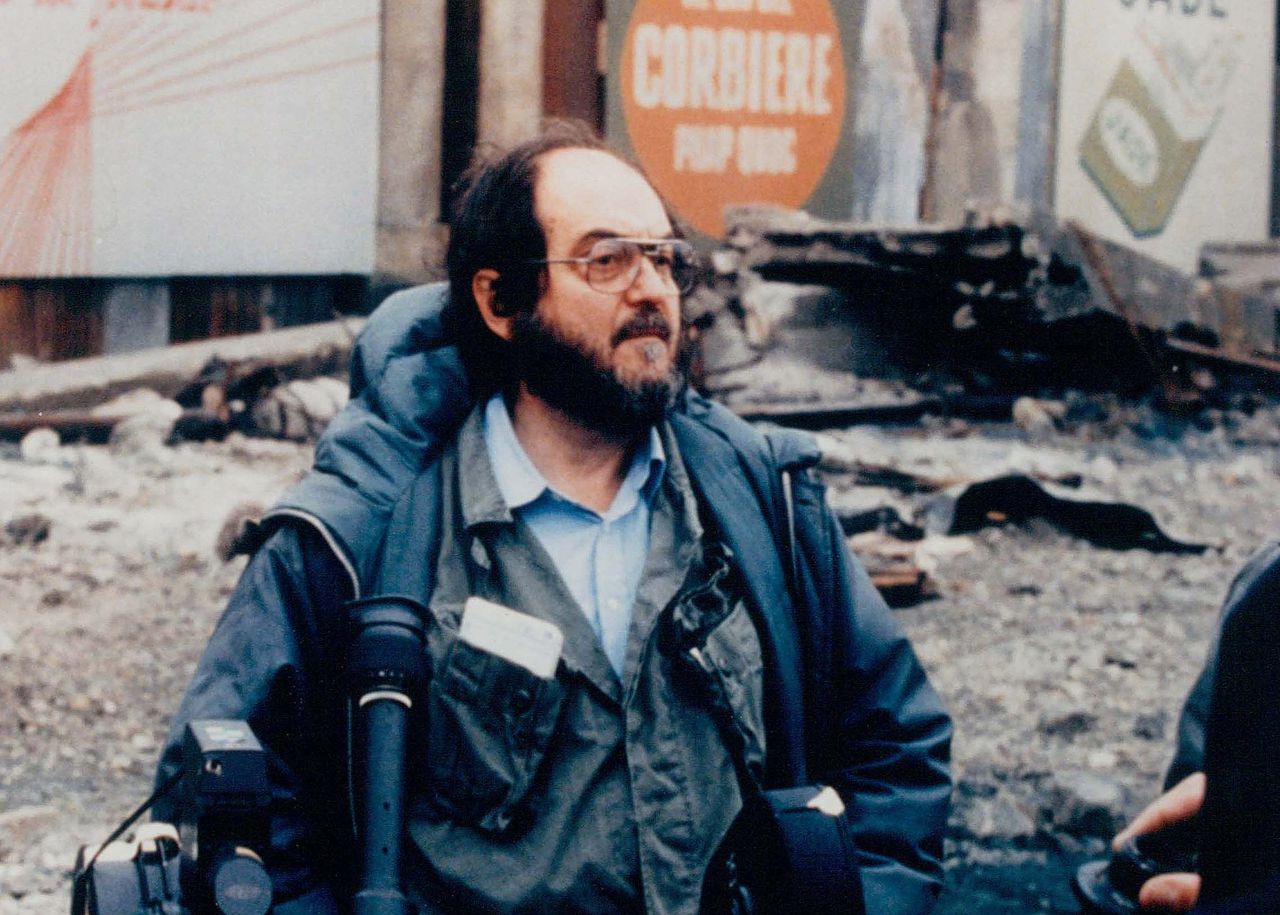 Regisseur Stanley Kubrick op de set van oorlogsfilm ‘Full Metal Jacket’.
