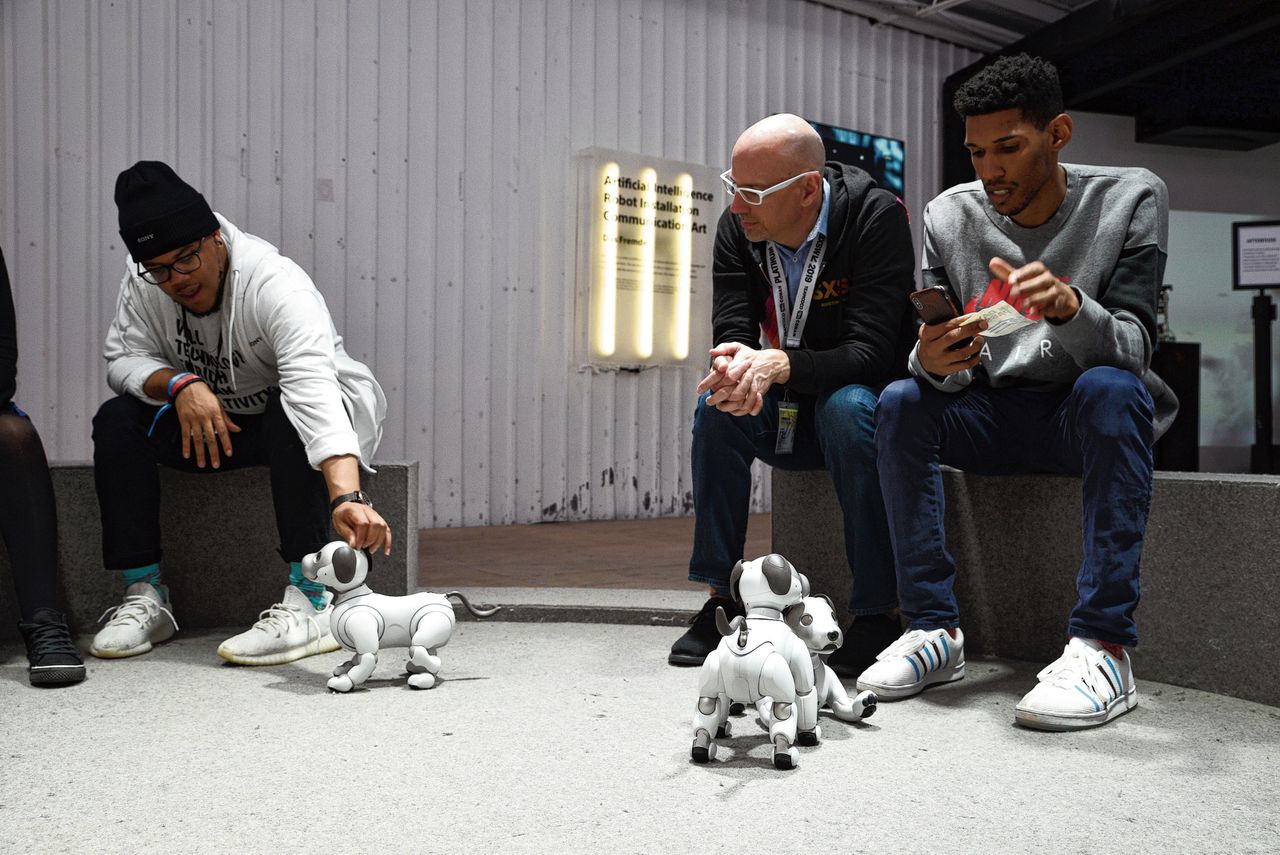 Ook aanwezig op SXSW: Aibo, een robothond gemaakt door Sony.