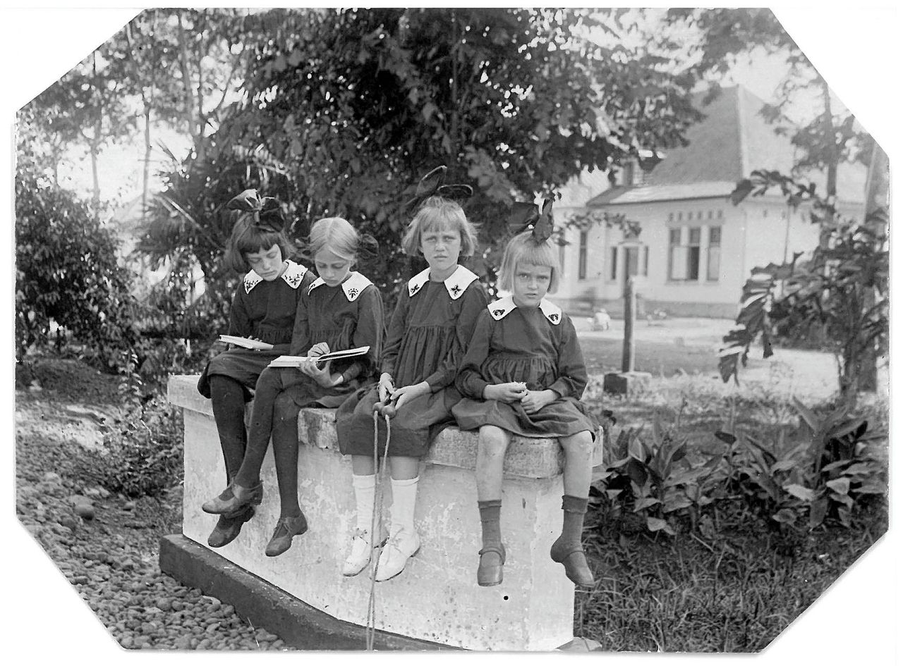 In dit boek haalt Jutta Chorus vijf bijzondere vrouwen uit de schaduw van de geschiedenis 