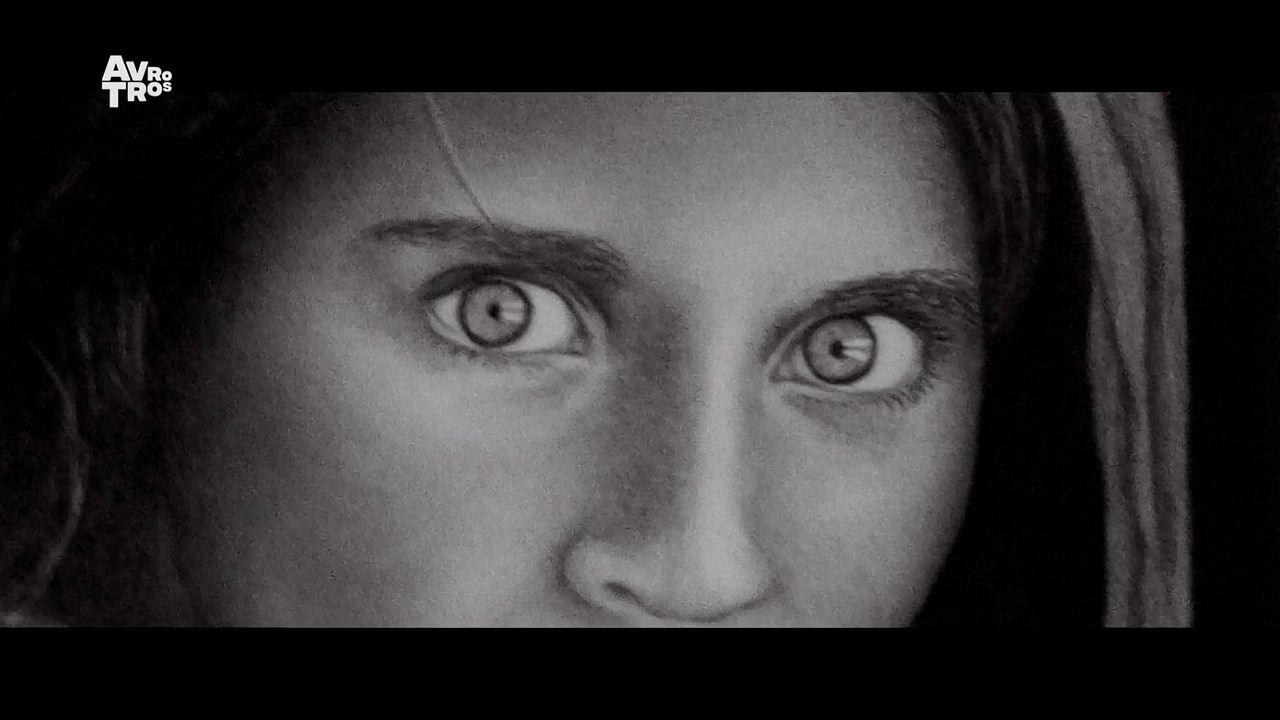 De foto van het Afghaanse meisje met de groene ogen maakte fotograaf Steve McCurry (en haar) in 1985 wereldberoemd.