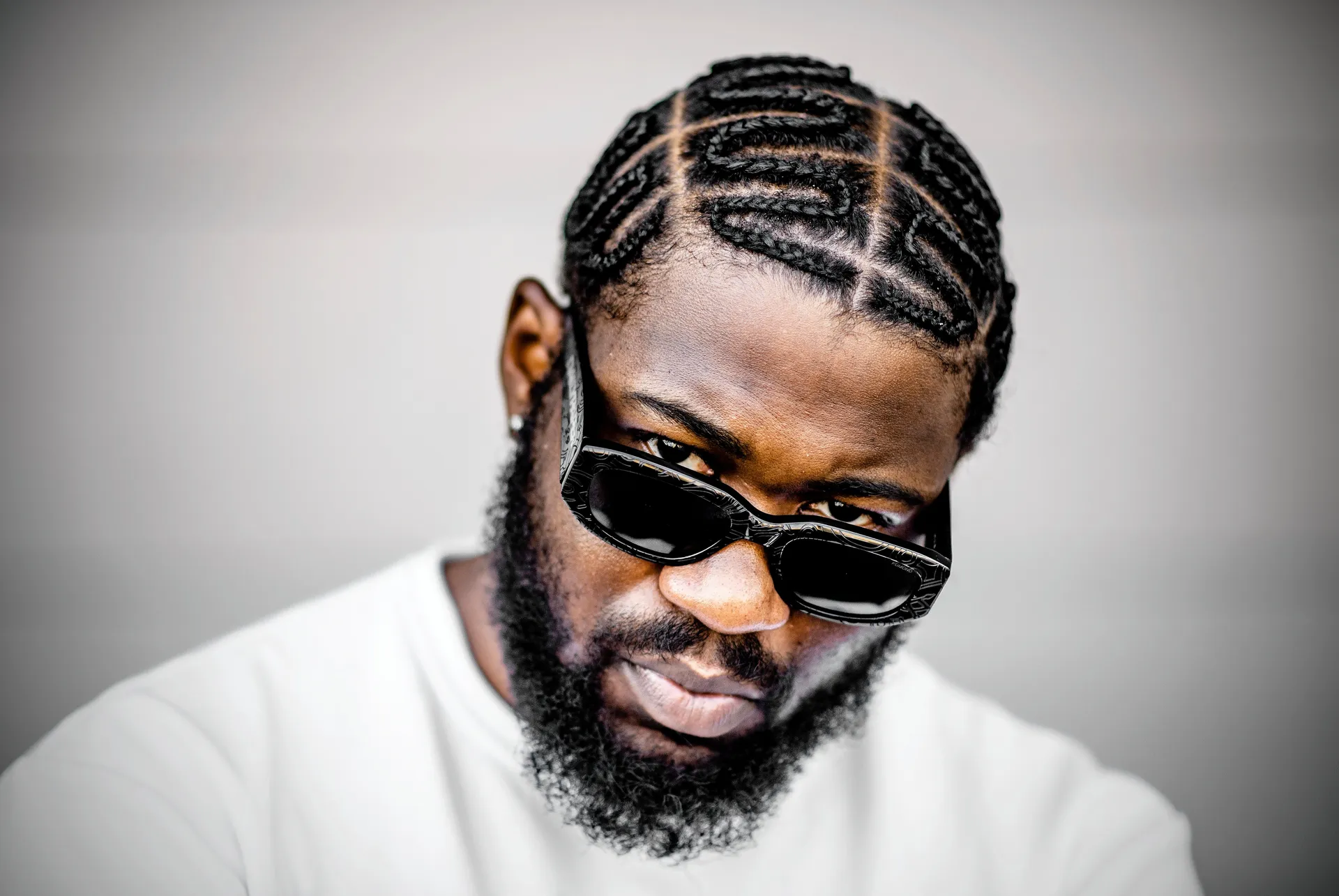 ‘Uitverkoren’ rapper Cho: ‘Als ik schrijf laat ik tranen’ - NRC