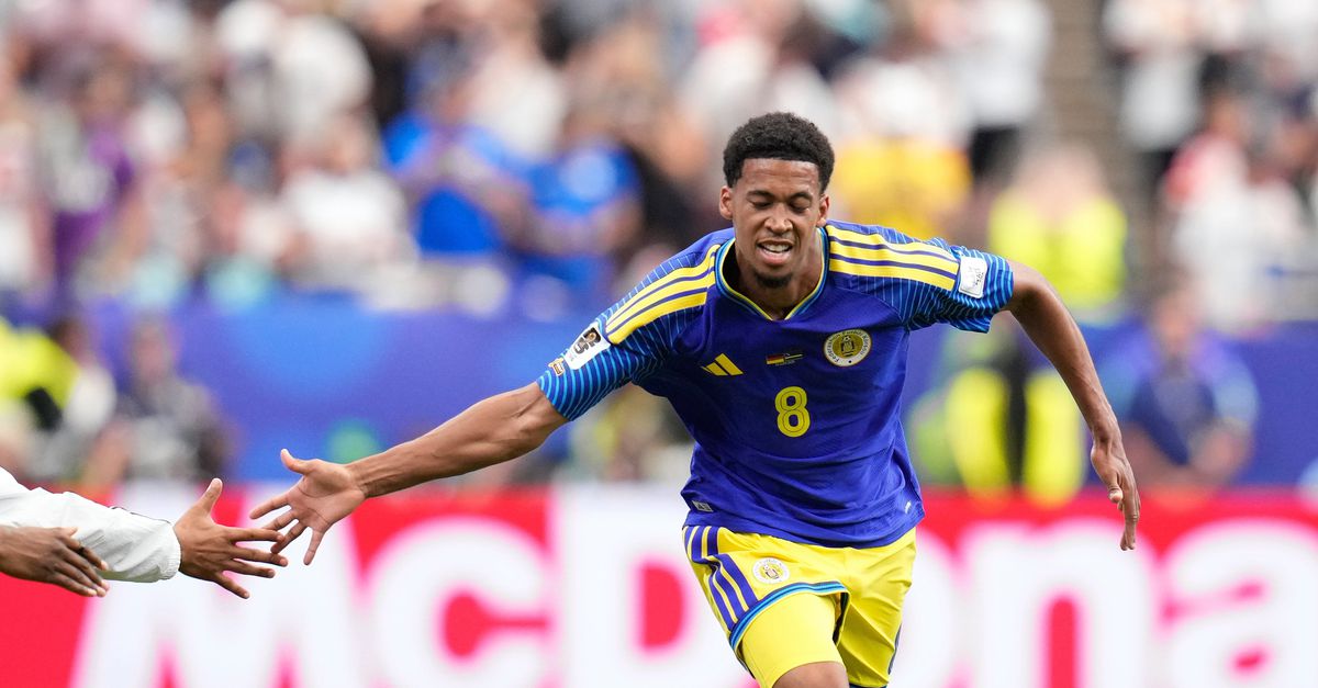 Curaçao weert zich kranig maar is toch een paar maatjes te klein en verliest met 7-1 van Duitsland bij WK-debuut