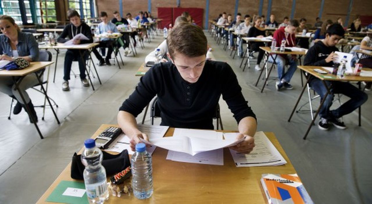 ‘Gigantisch veel klachten’ over vwoexamen Nederlands NRC