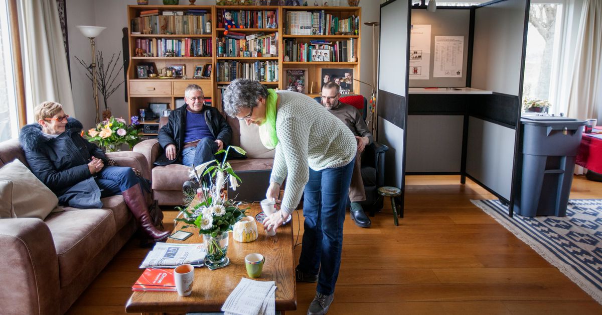 Kleinste stembureau van Nederland dit jaar in schuur: geen koffie en gebak