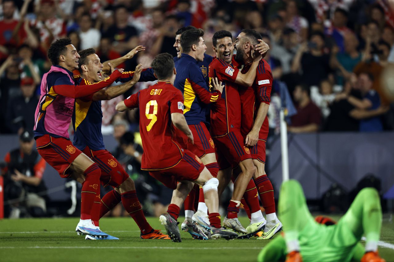 Spanje wint Nations League na strafschoppen 