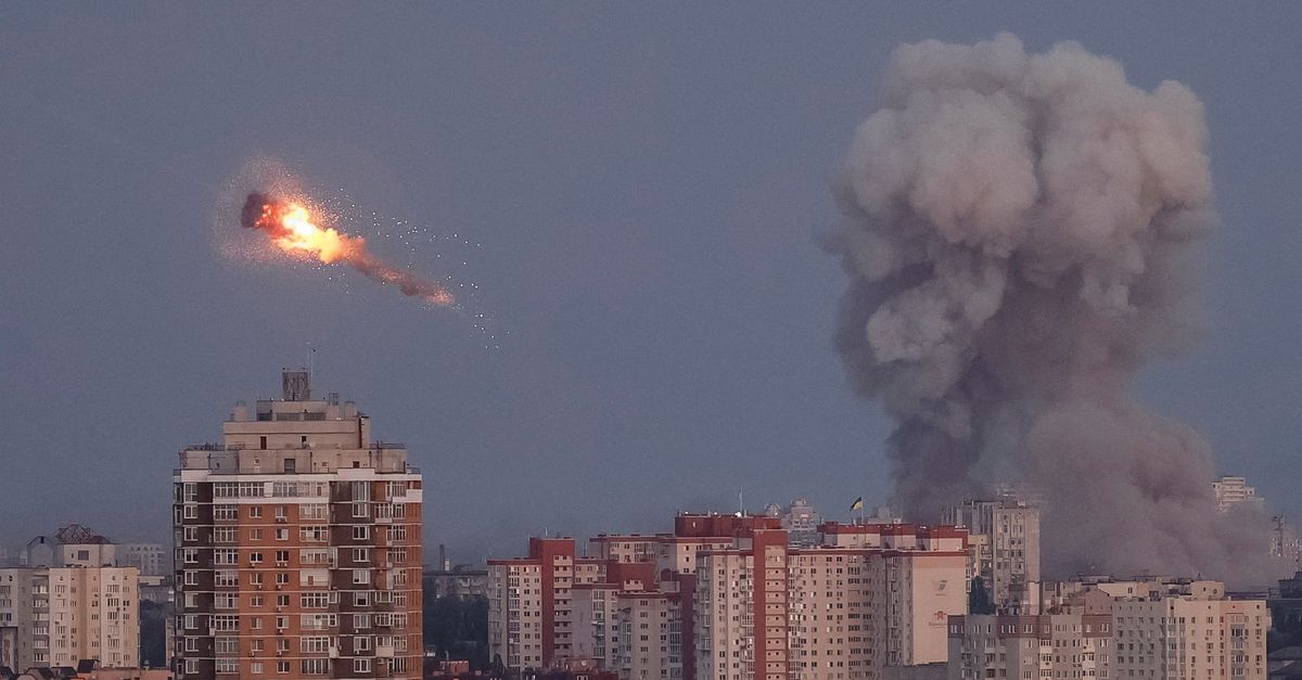 Russische aanval op regeringsgebouw in Kyiv markeert nieuwe escalatie in de oorlog tegen Oekraïne