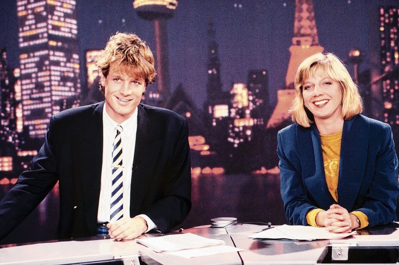 Het RTL Nieuws in 1989, met Jeroen Pauw en Loretta Schrijver.
