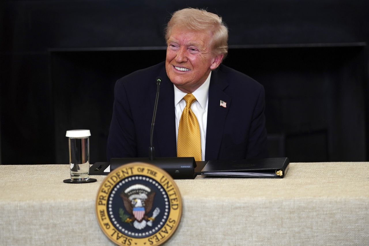 Trump verhoogt importheffingen Canada vanwege onwelgevallig reclamespotje -  NRC