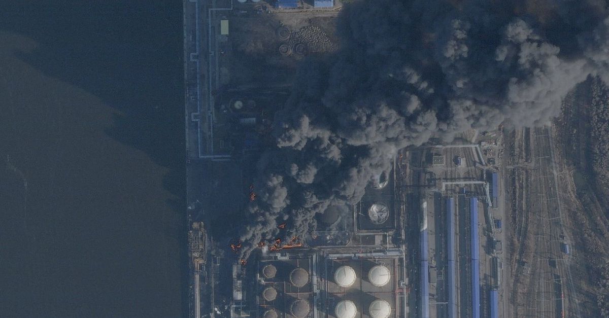 Russische olievelden staan in brand en de schaduwvloot wordt tegengehouden – Moskou reageert fel