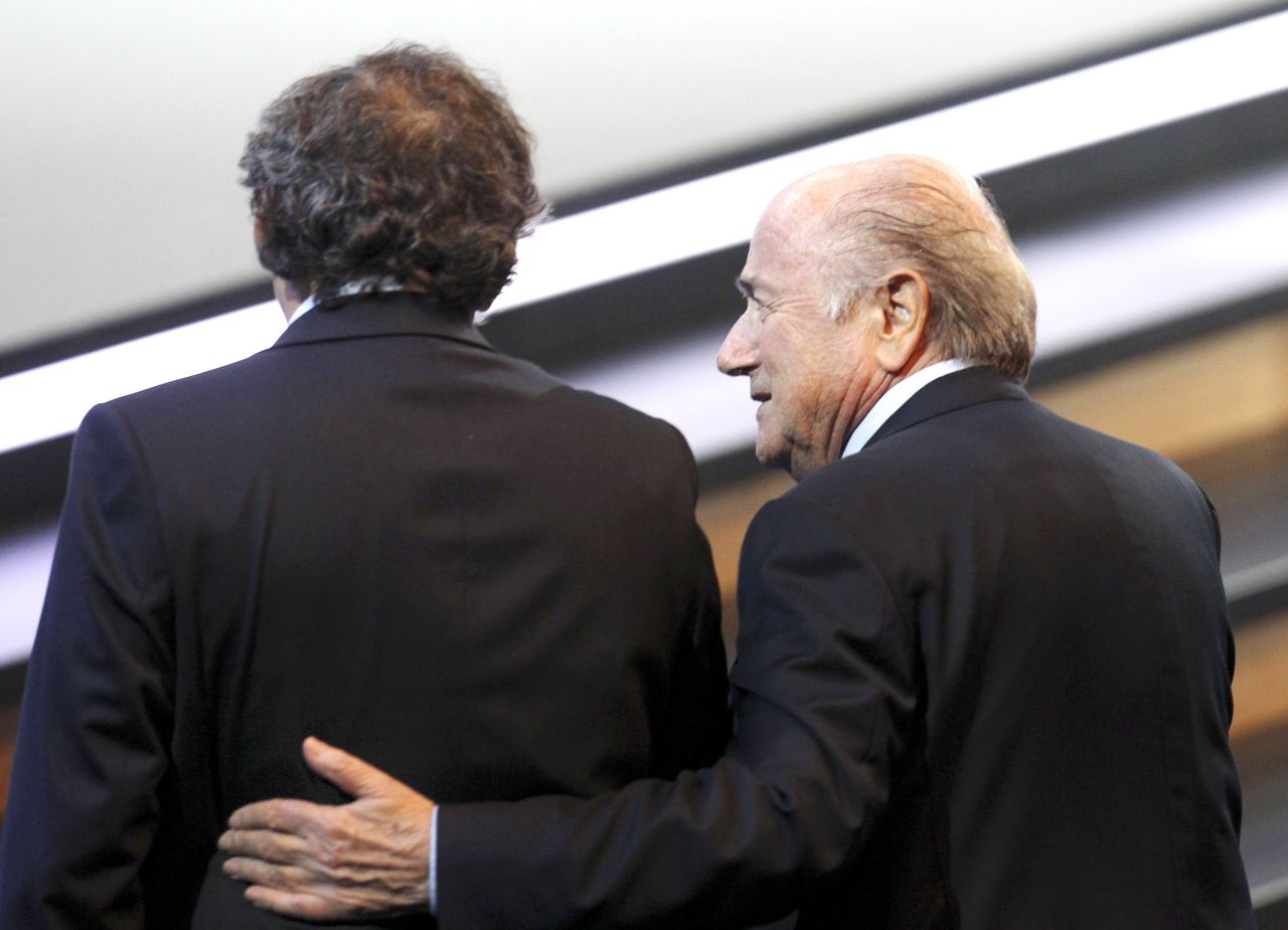 Platini (links) en Blatter in 2011.