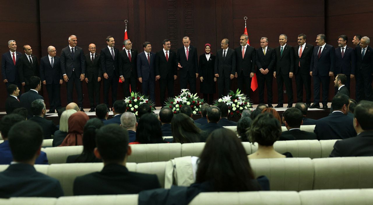 Terugkeer Mehmet Simsek op Financiën duidt mogelijk op economische koerswijziging Erdogan 
