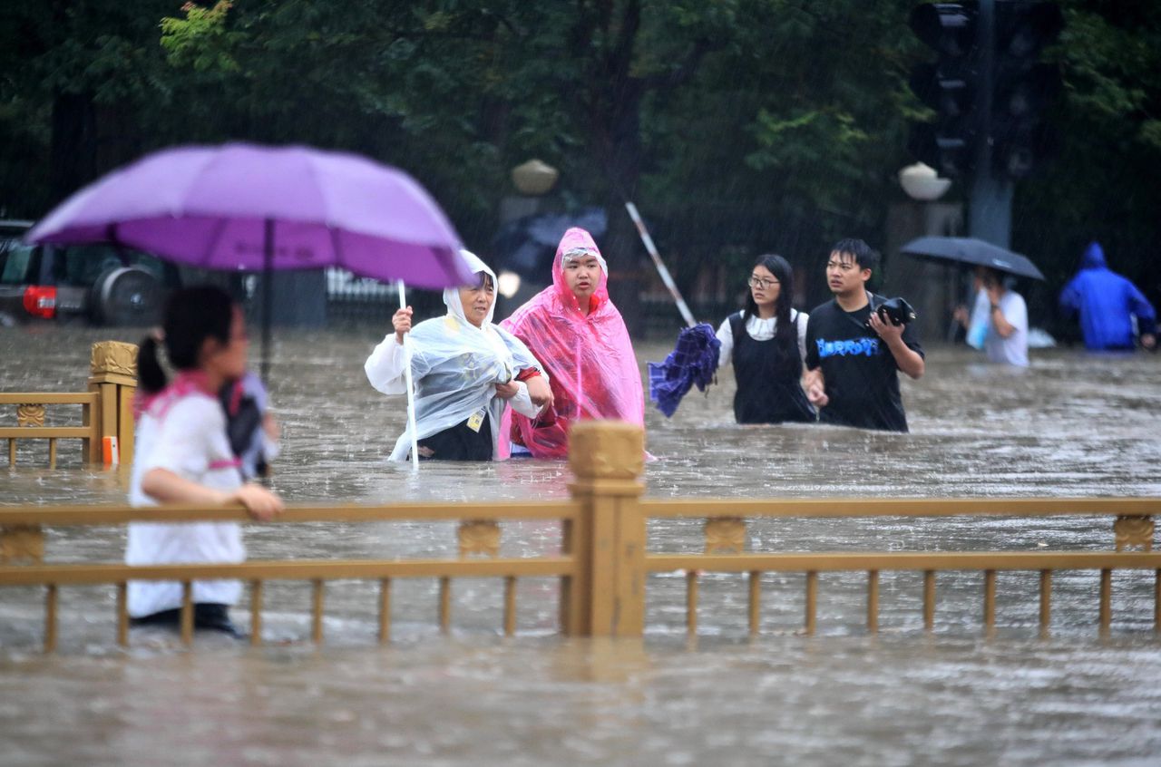 ‘Sponsstad’ moet zware regenval absorberen – maar Zhengzhou liep toch onder 
