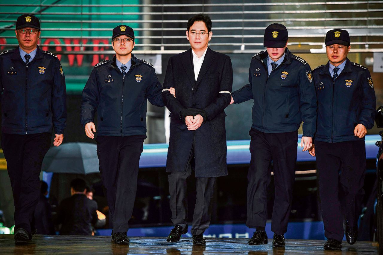 Zuid-Korea schudt op zijn grondvesten na arrestatie Samsung-topman 