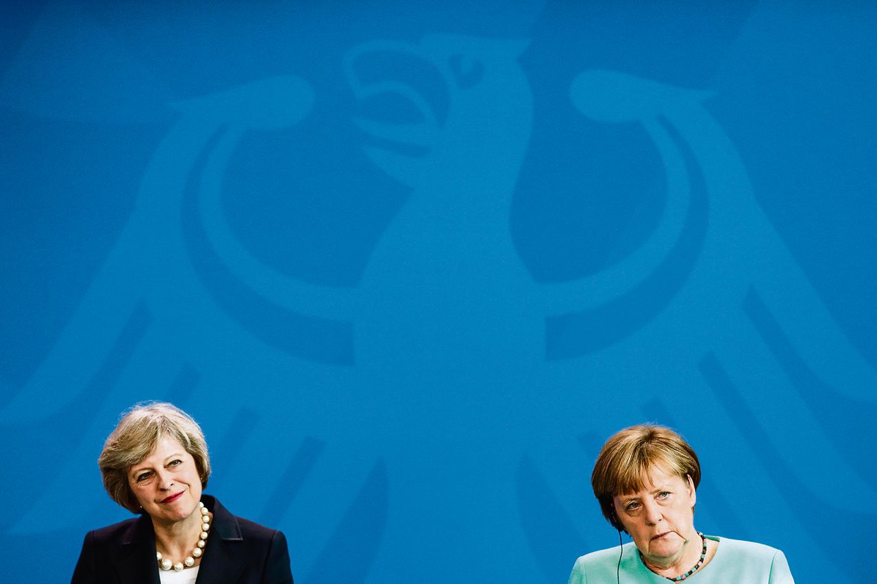 De kersverse Britse premier Theresa May bracht woensdag haar eerste buitenland bezoek aan de Duitse bondskanselier Angela Merkel.