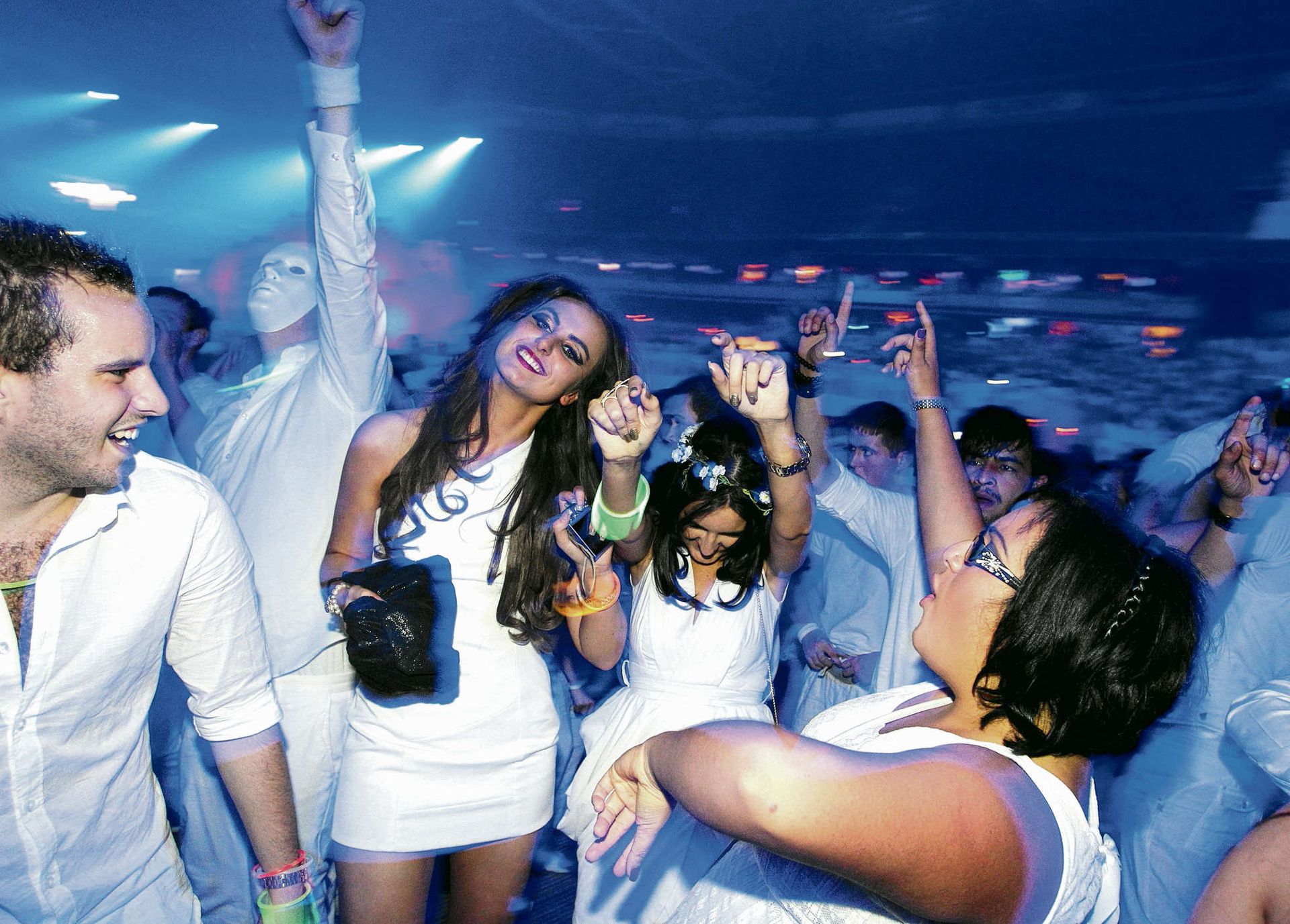 вайт сейшен. белая вечеринка в питере. уайт парти. тусовка в белом. тусовка в белом.