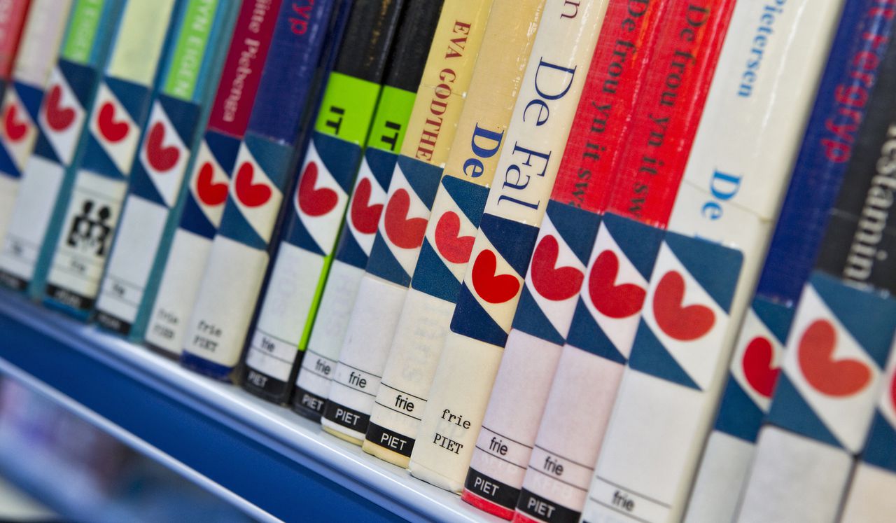 LEEUWAREN - Bibliotheek met boeken in de Friese taal in Leeuwarden. Foto Koen Suyk / ANP