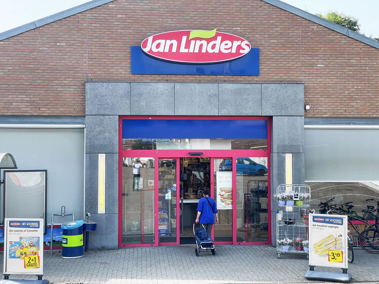 Supermarktketen Jan Linders gaat verder onder de vlag van Albert Heijn 