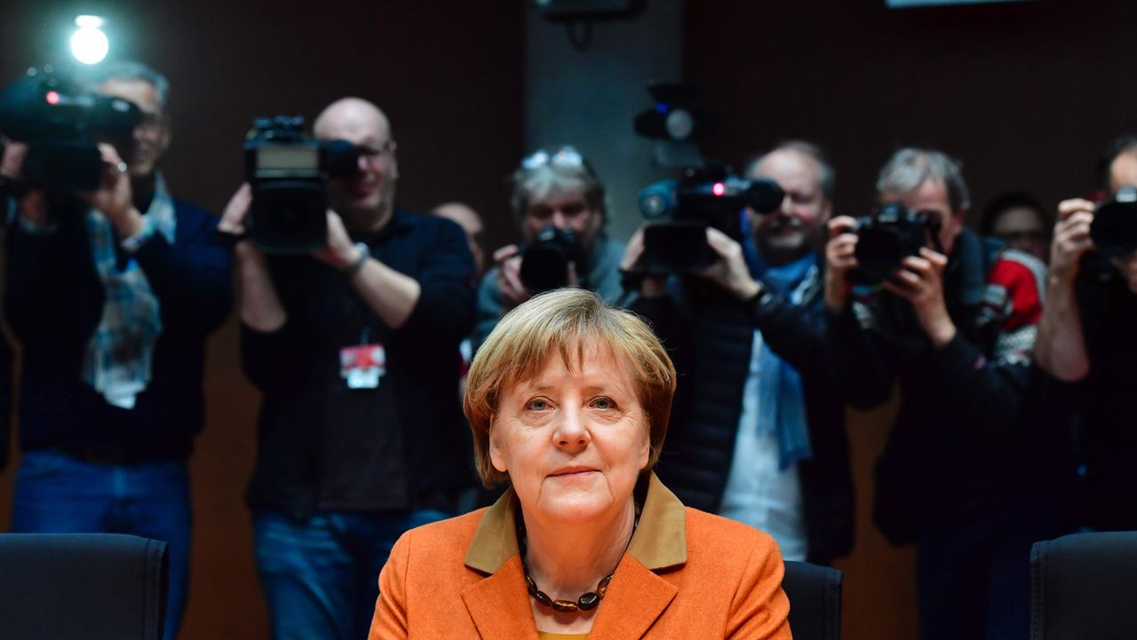 Ook hoorzitting brengt Merkel niet van haar stuk 