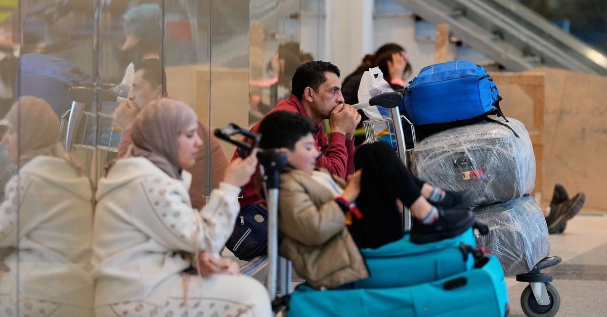 Luchtverkeer in Midden-Oosten verstoord, grote luchthavens Dubai en Qatar gesloten