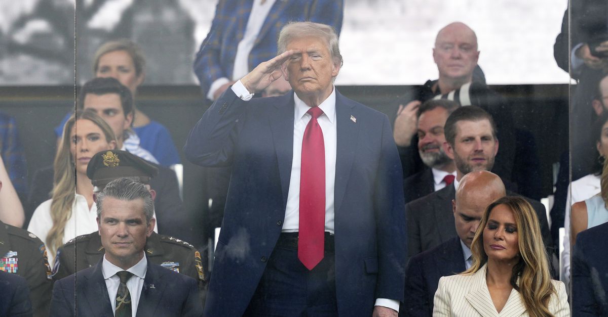 Zowel Trumps bewonderaars als vijanden bezoeken zijn militaire parade