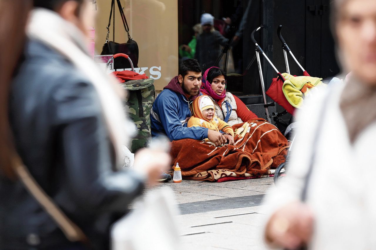 Bedelende Roma op straat in Brussel, 2016.