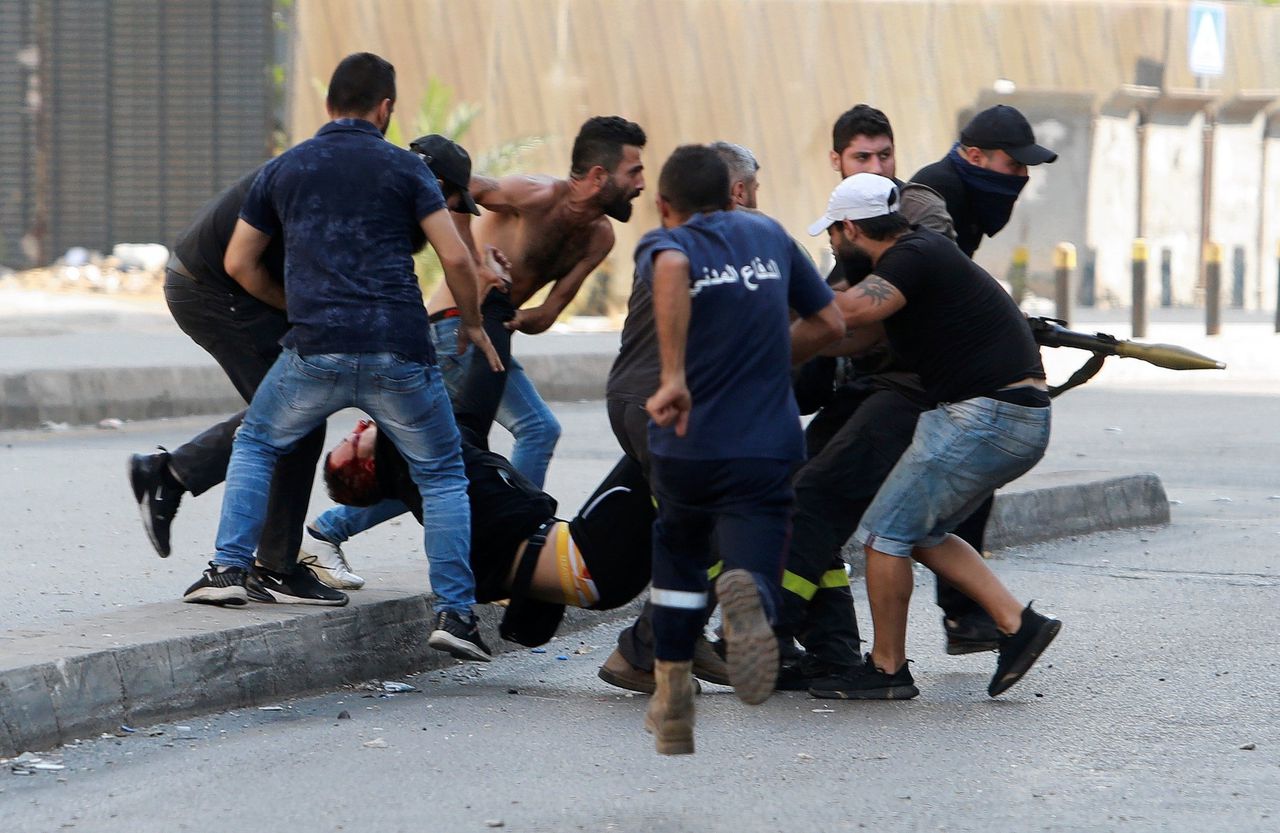 Een demonstratie in Beiroet is donderdag uitgelopen op geweld, waarbij zeker vijf doden en dertig gewonden vielen.