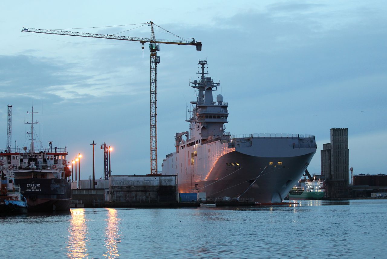 Het schip Vladivostok in de haven van Saint-Nazaire in het westen van Frankrijk.