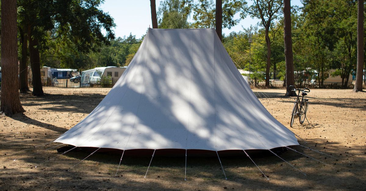 douche gids getrouwd Zitten kampeerders nog wel te wachten op de stevige tenten van De Waard? -  NRC