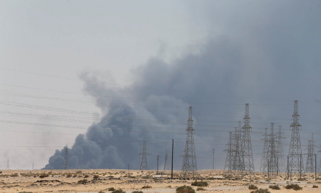‘Saoedi-Arabië draait olieproductie met helft terug na drone-aanval’ 